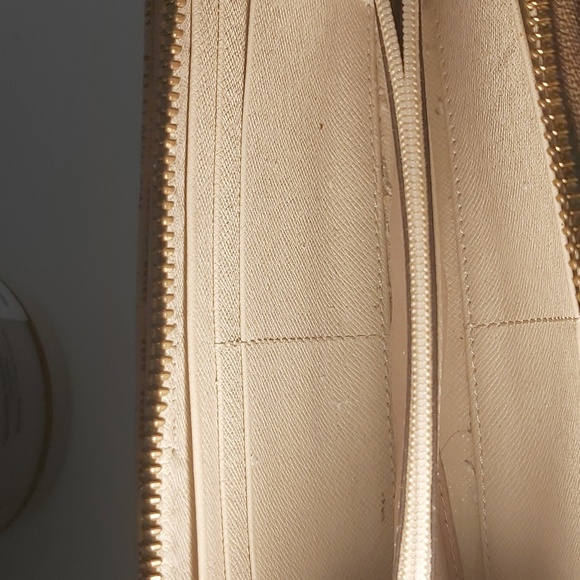 MICHAEL KORS WALLET - Picture 9 of 12